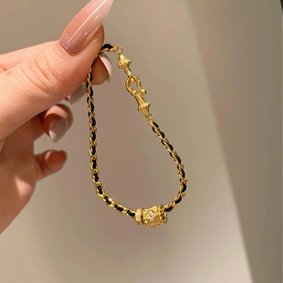 黑金编织小蛮腰手链女生2025年新爆款轻奢小众设计精致高级感手串