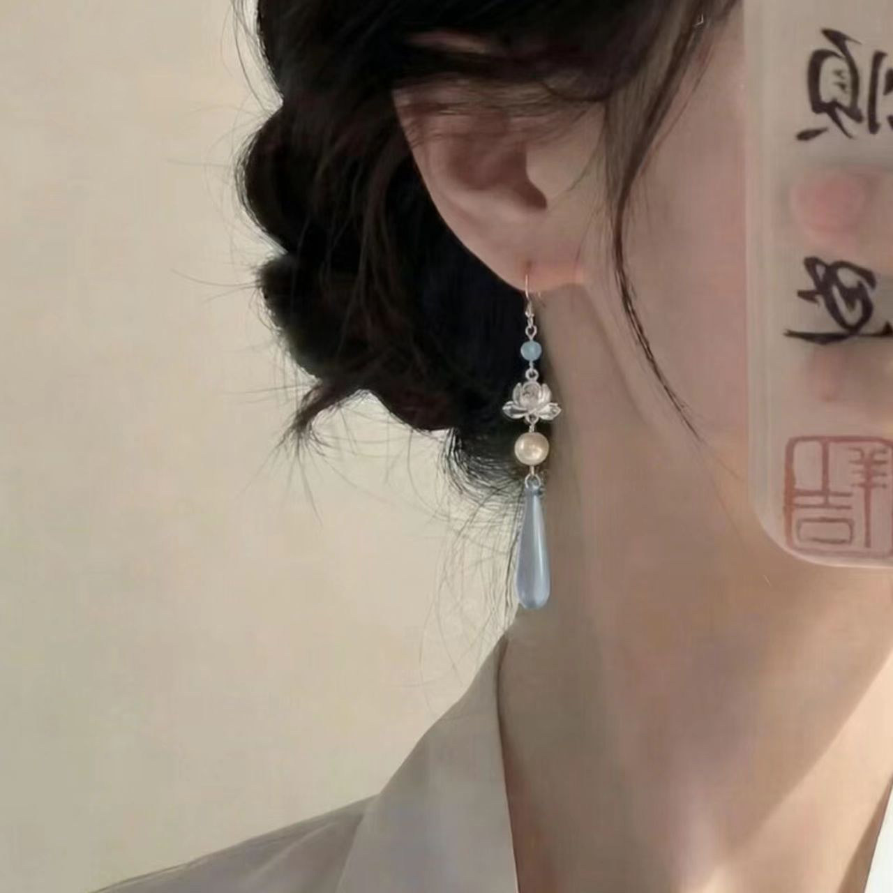 清冷感银色莲花水滴耳环女2026新款新中式气质耳钩度假风蓝色耳饰