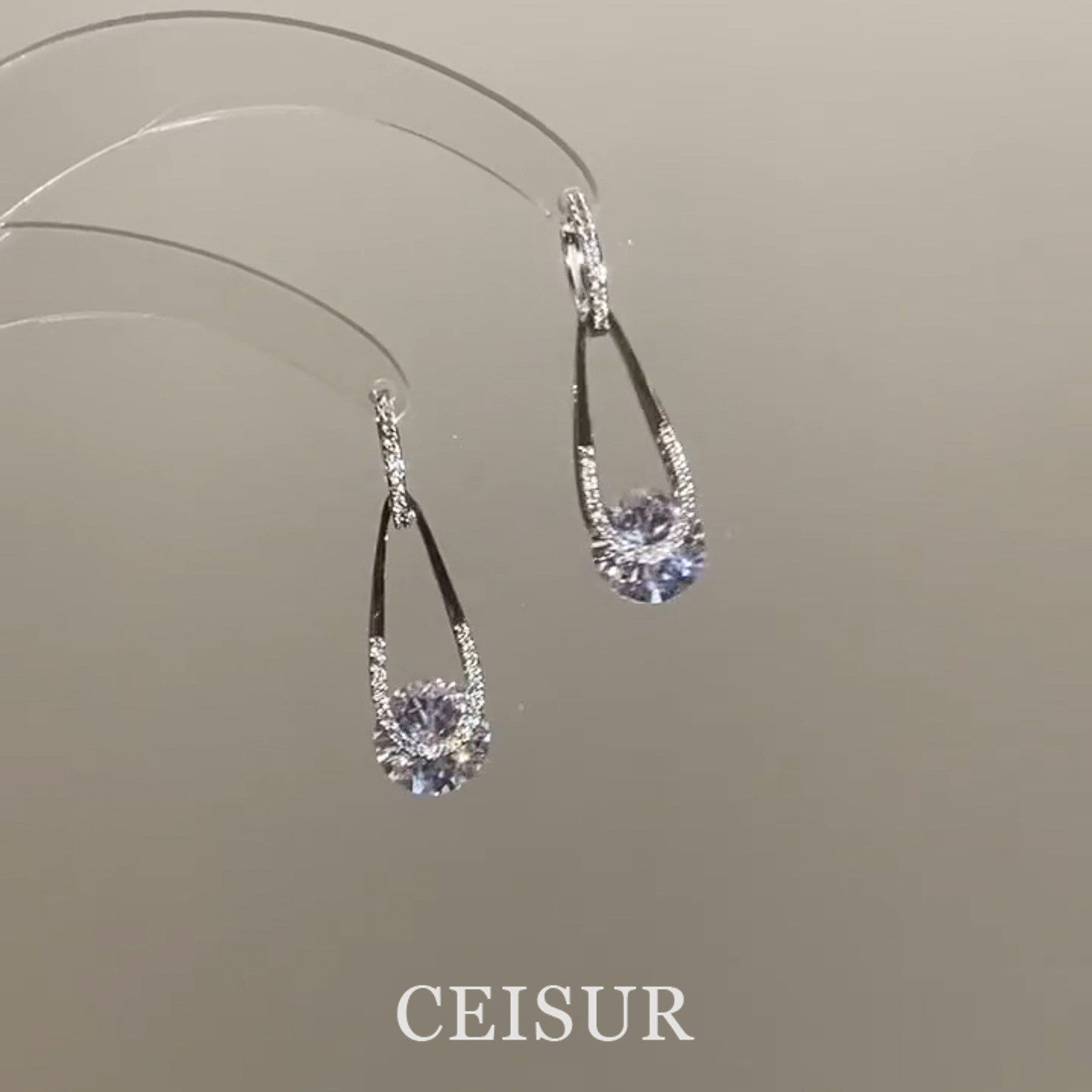 超闪法式仿莫桑钻水滴耳钉女高级感轻奢耳环时尚个性百搭气质耳饰,饰品/流行首饰/时尚饰品新,耳钉,淘宝优惠券,粉丝福利购,淘宝优惠卷