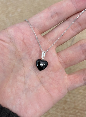 黑色爱心吊坠项链女气质百搭颈链