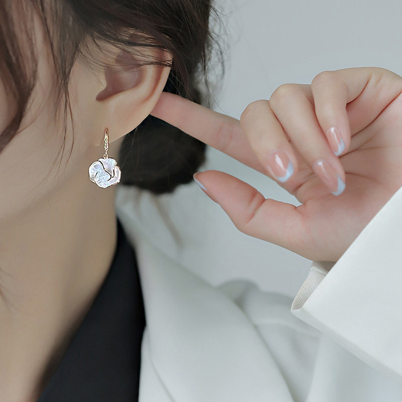 独特山茶花耳钉轻奢秋冬爆款