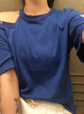 特不退不换！2021春夏新款港风露肩修身漏肩蓝色t恤短袖女休闲ins