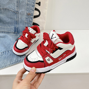 新年儿童红色板鞋2026新款男女童运动鞋潮酷百搭春季中大童休闲鞋