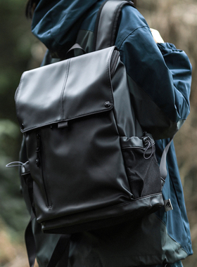 大容量双肩包轻便通勤背包短途出游旅行登山包中性风大学生书包男