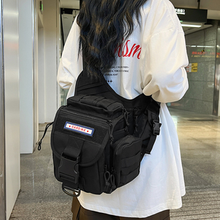 户外运动单肩包男款潮牌多功能挎包工装个性骑行背包大容量斜挎包