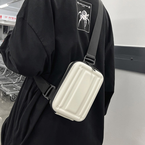 小众潮牌盒子包设计感胸包