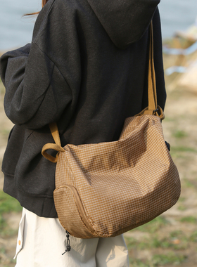 休闲斜挎包男款大容量单肩包多功能两用双肩包女轻便通勤登山背包