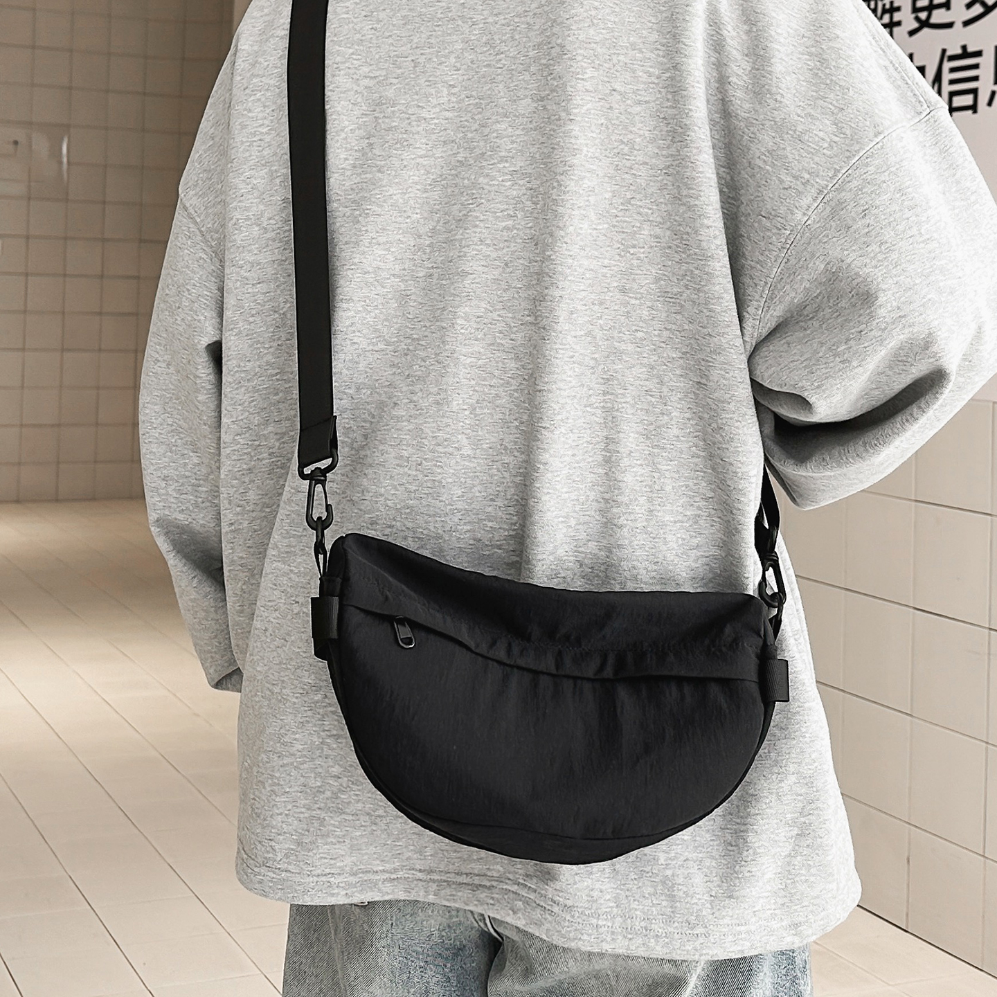 轻便通勤斜挎包潮牌单肩饺子包