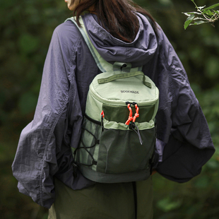 户外徒步登山包轻便高级感撞色双肩包出游旅行小背包学生小型书包