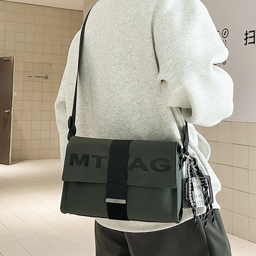 斜挎包通勤邮差包骑行小方包