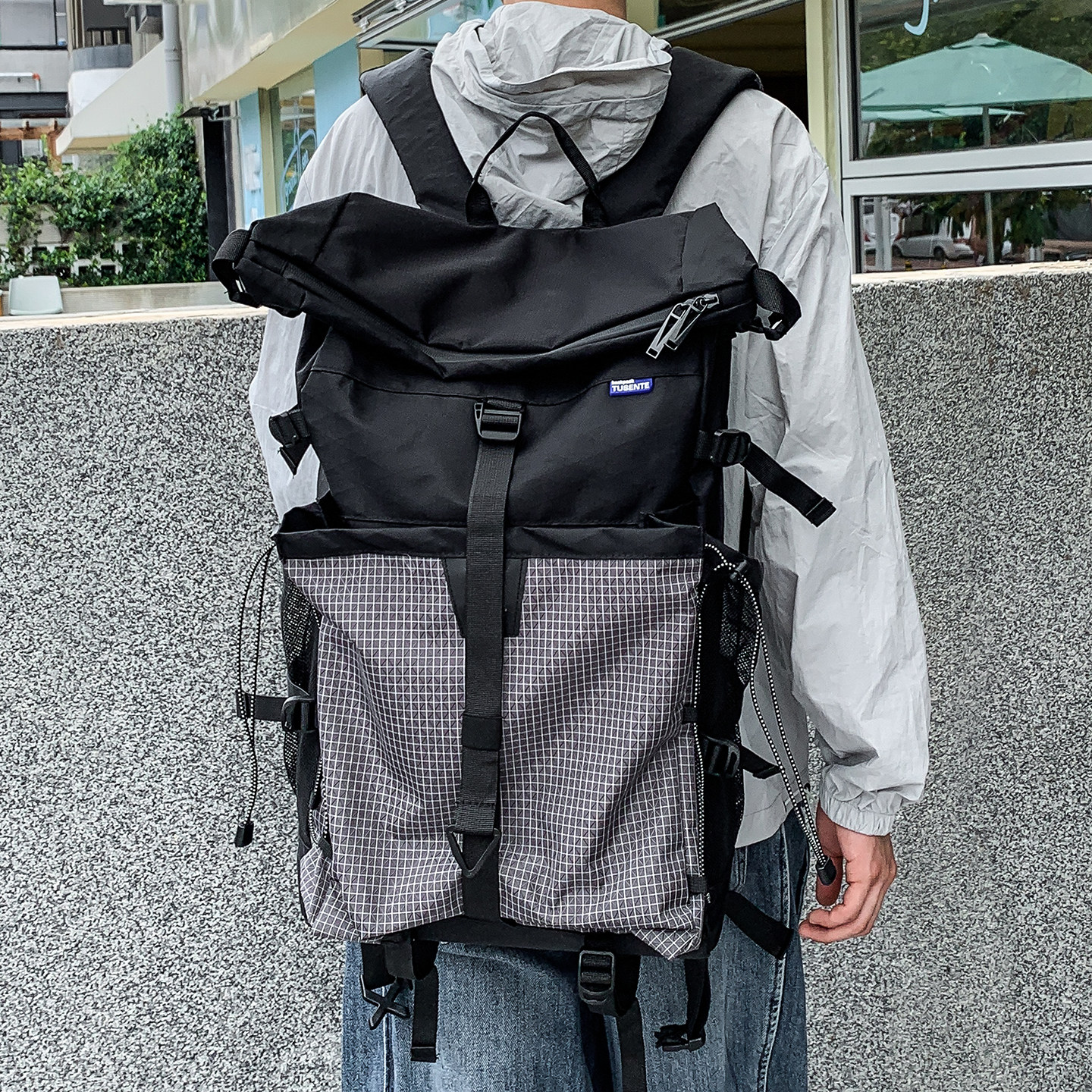 超大容量户外登山包徒步背包