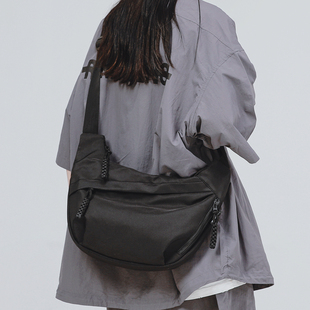 时尚大容量单肩包包女2025新款休闲背包男士斜挎包男款通勤包男生