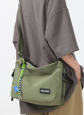 男士挎包2026新款运动轻便斜挎包男生简约背包女生休闲潮牌单肩包