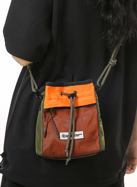 ins潮牌小挎包男款机能工装包斜挎包男生学生潮流运动单肩小背包