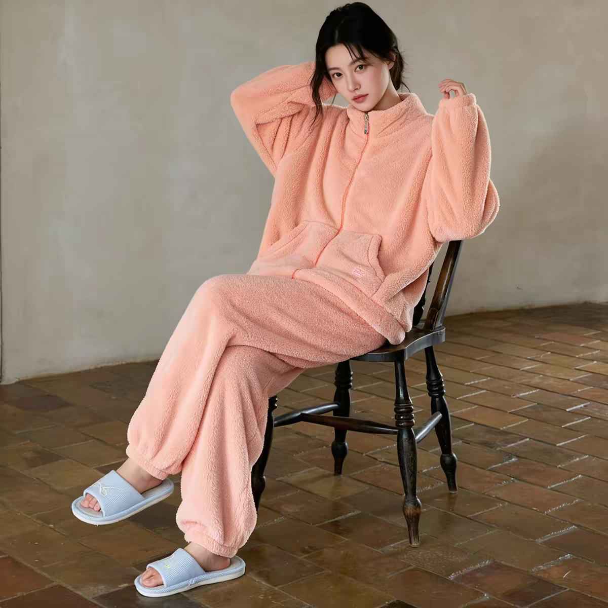 黛梦思睡衣女秋冬款加厚加绒珊瑚绒家居服冬季保暖立领可外穿套装