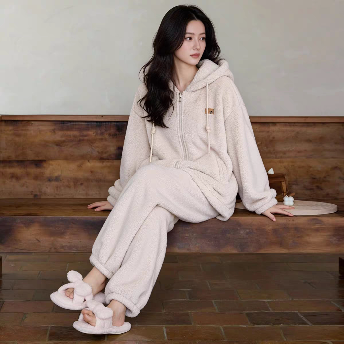 黛梦思珊瑚绒睡衣女款秋冬加厚加绒连帽家居服冬季保暖拉链款套装