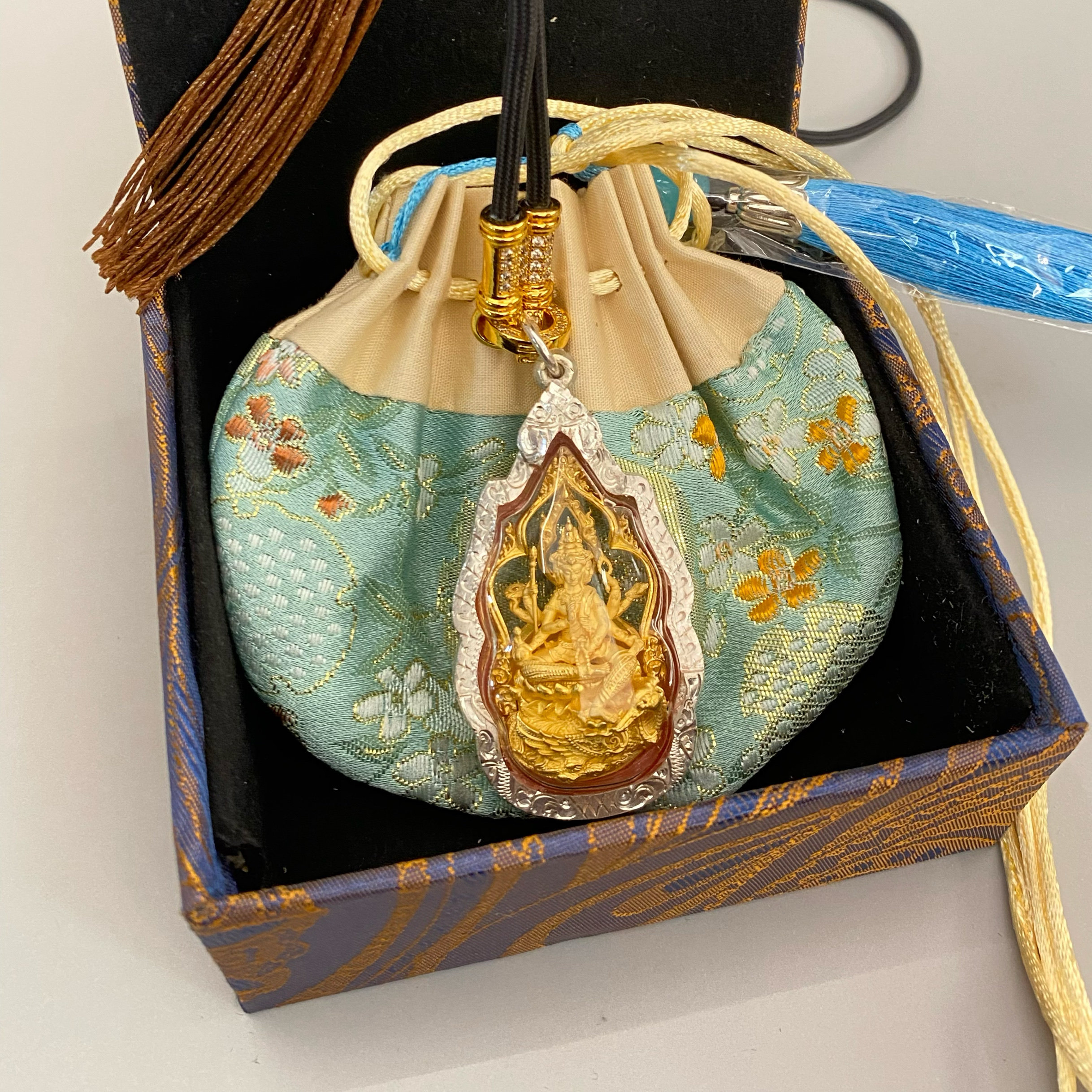 在泰国13年佛牌正牌 骑象四面佛 龙婆禅南2561众师版 男女款吊坠