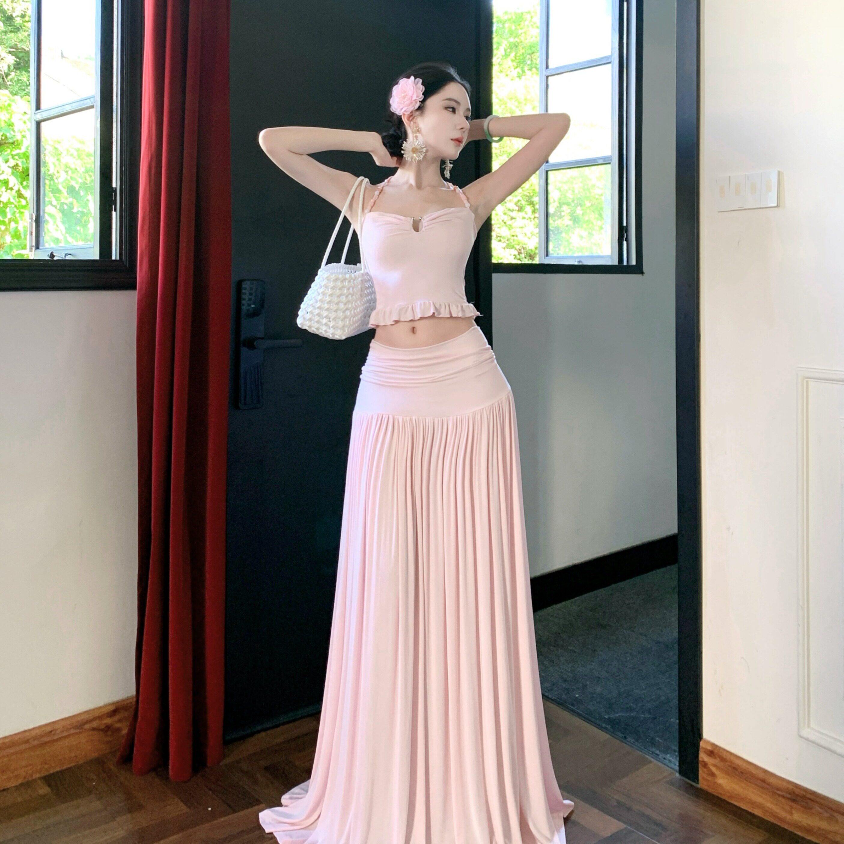 搭海边辣妹度假裙绝美挂粉色背心上衣脖女裙吊带套装沙滩穿性感