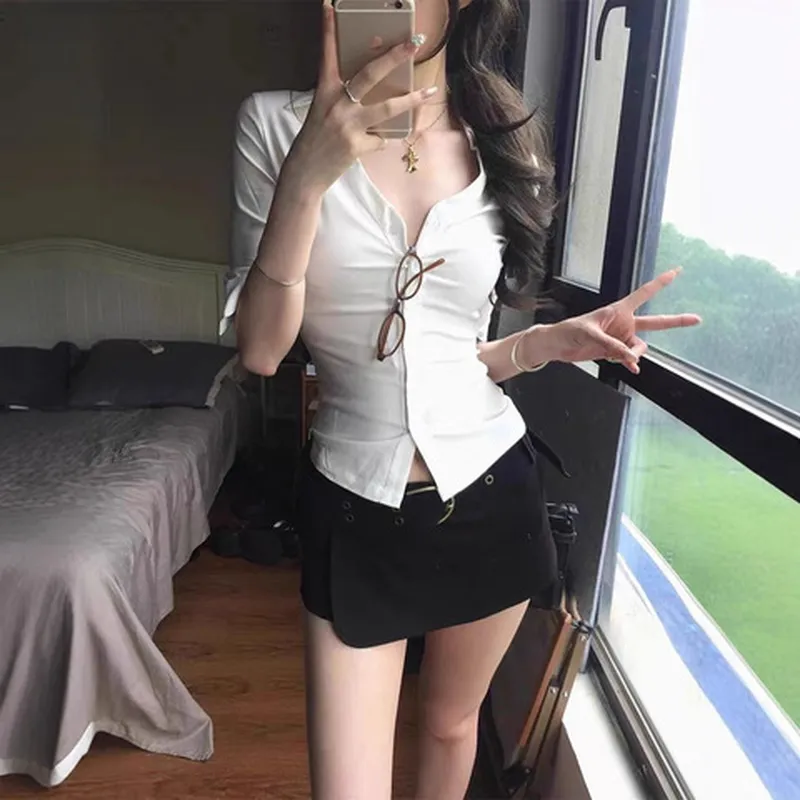 白色领短袖短款修身辣妹衬衫