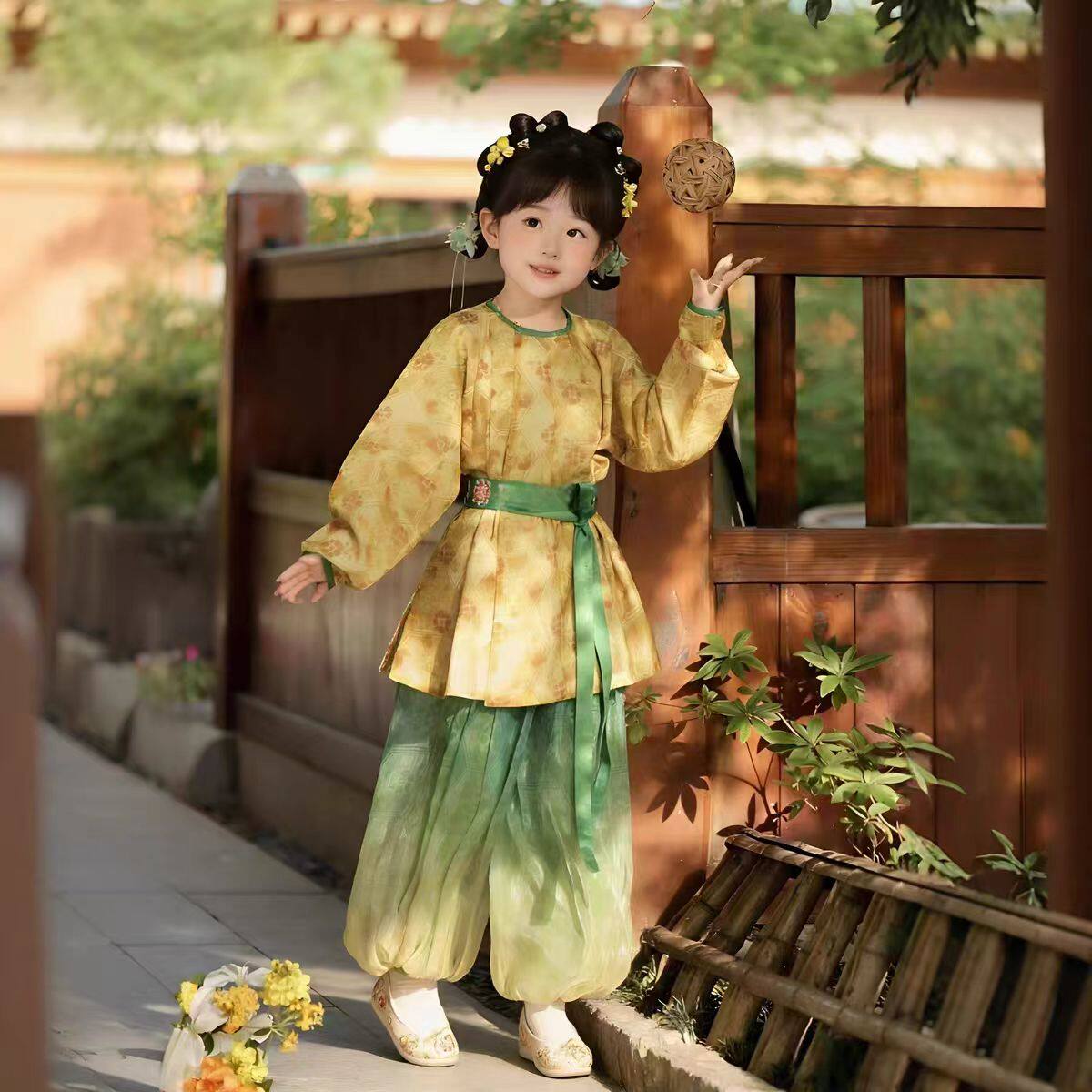 2026女童唐制汉服灯笼裤套装图片