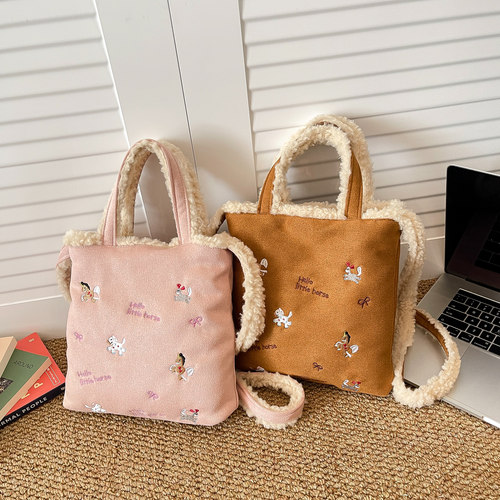 双面背小马刺绣毛绒小包斜挎包女