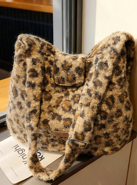 冬新款毛绒豹纹斜挎包包女式大容量上班通勤可调节可装平板托特包