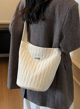 韩系简约水桶包包女大容量斜挎带拉链托特包百搭纯色通勤单肩包包