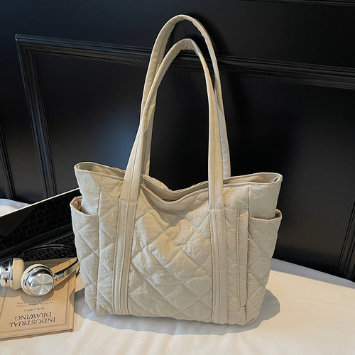 绗缝夹棉托特包大容量单肩拉链包