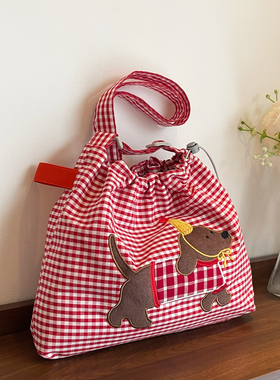 红色格子帆布包包女可爱腊肠狗刺绣单肩包大容量休闲抽绳斜挎包潮