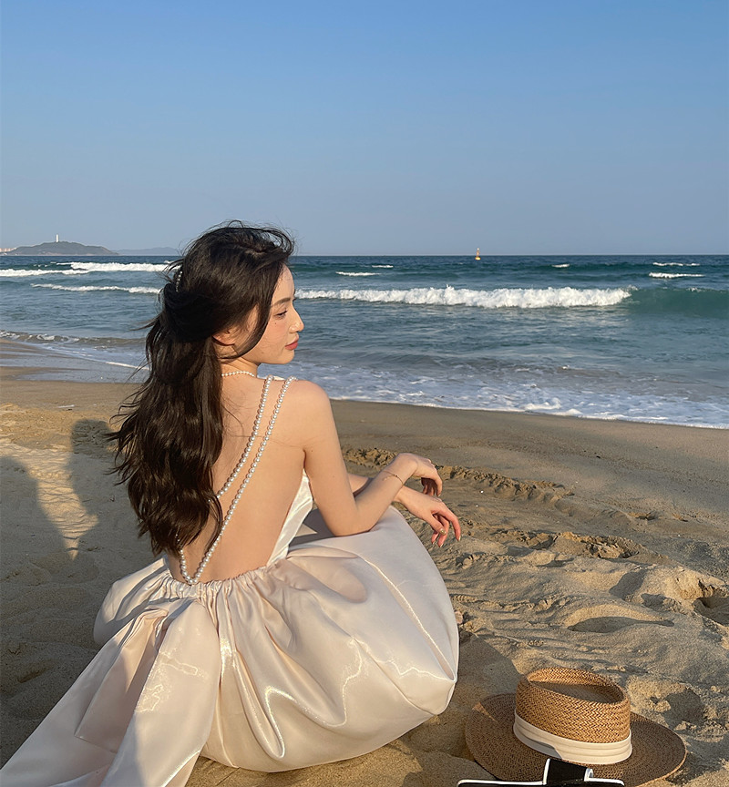 Real auction real price Holiday Beach skirt Pearl back light luster feeling bow dress temperament annual meeting dress