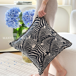 M.life 北欧时髦斑马样板间沙发抱枕靠垫腰枕靠枕抱枕套床头靠垫