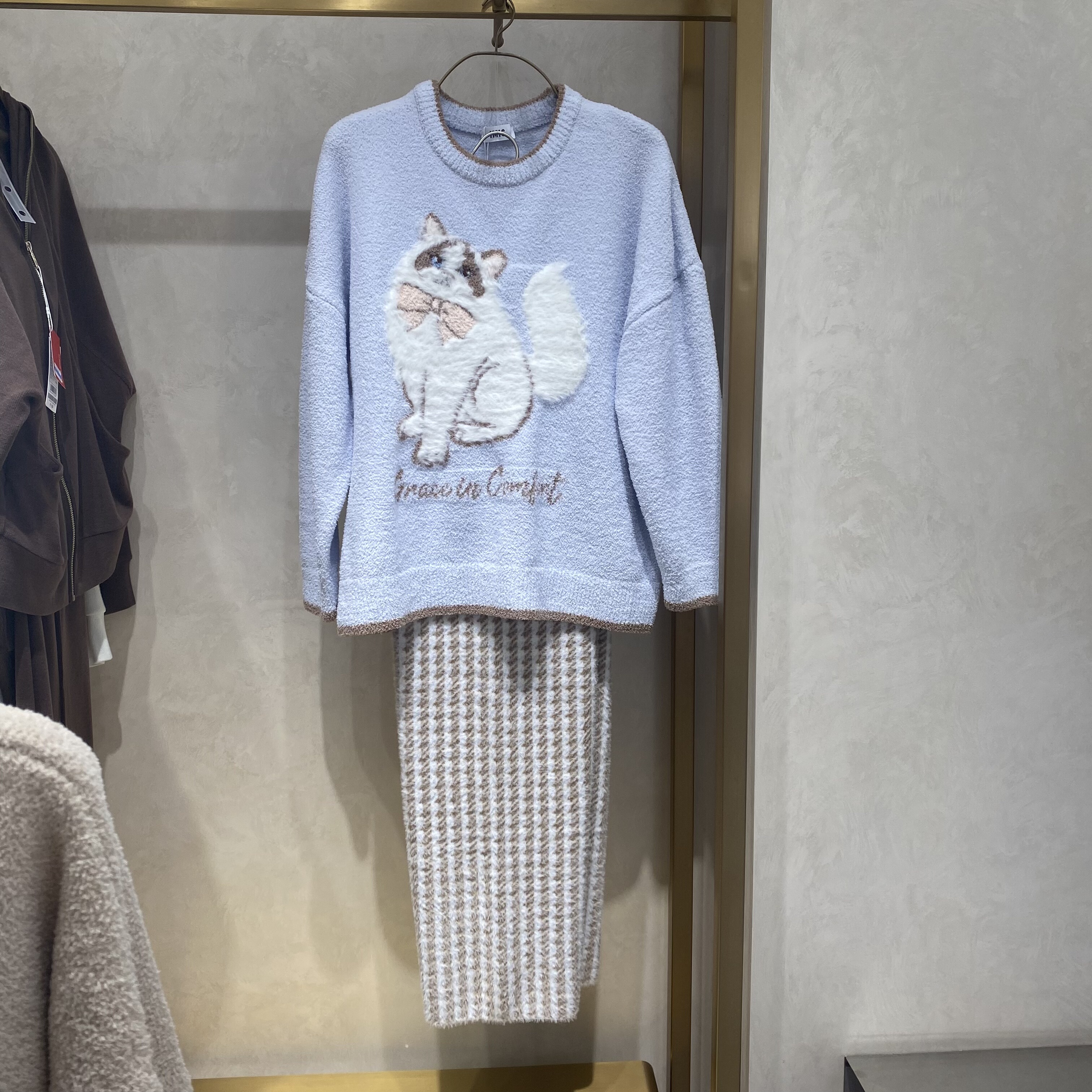 IM46BZS1爱美丽25新品布偶撸猫绒-小可圆领套头长袖长裤套装699