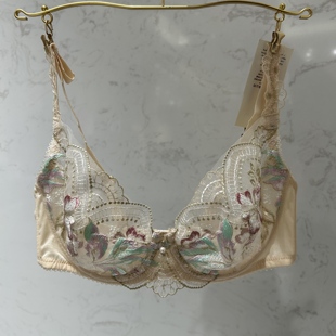 LC13RZ1爱慕高端LACLOVER兰卡文鎏金花影奢华刺绣女超薄杯文胸。