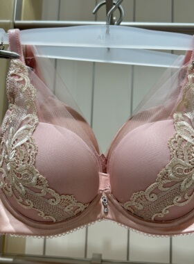 LC11ZK1 La Clover 25爱玛庄园3/4中厚杯小胸丰满聚拢文胸1980