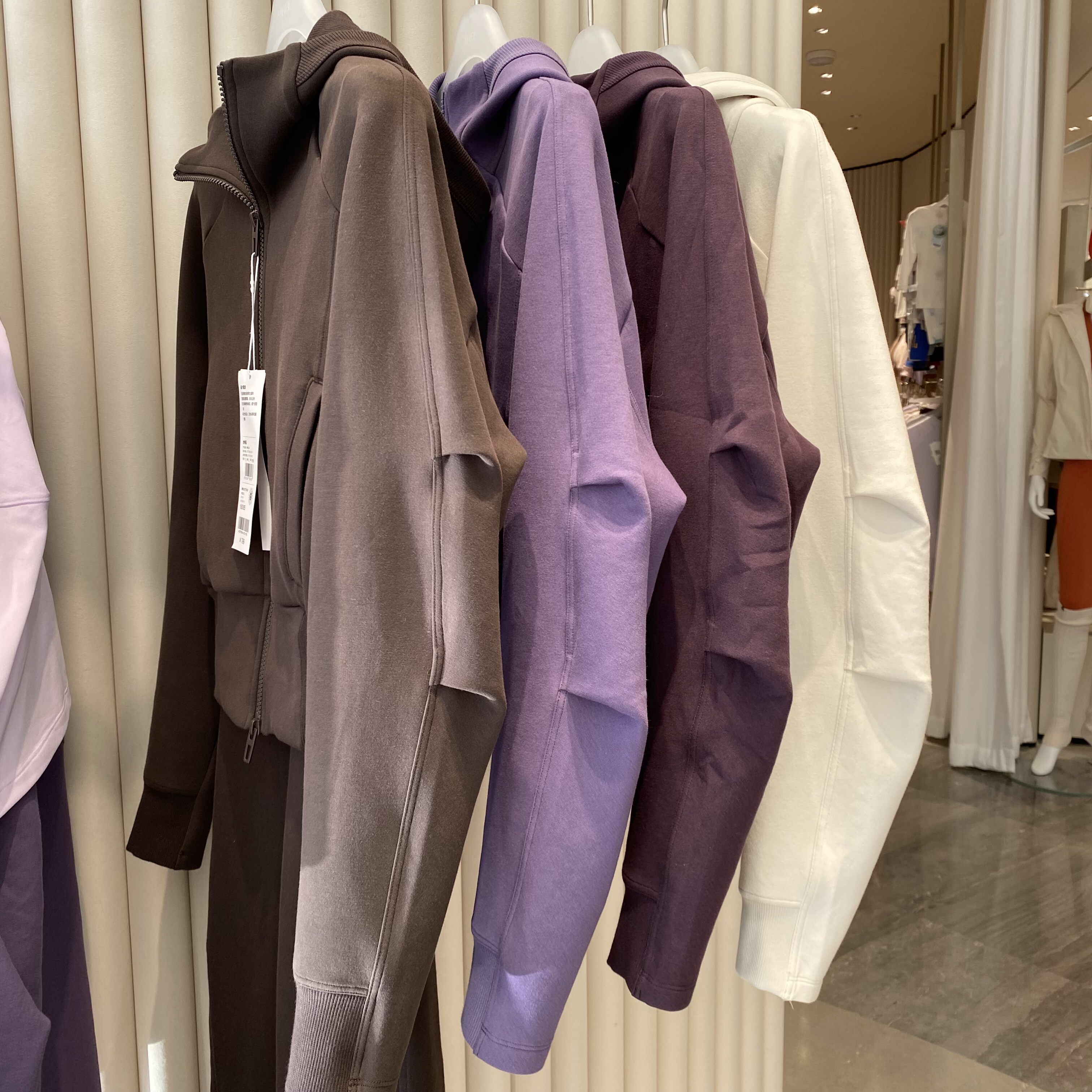 爱慕运动25女长袖连帽短款外套MOTP0049/39香蕉阔腿长裤MOBM0016,运动服/休闲服装,运动套装,淘宝优惠券,粉丝福利购,淘宝优惠卷