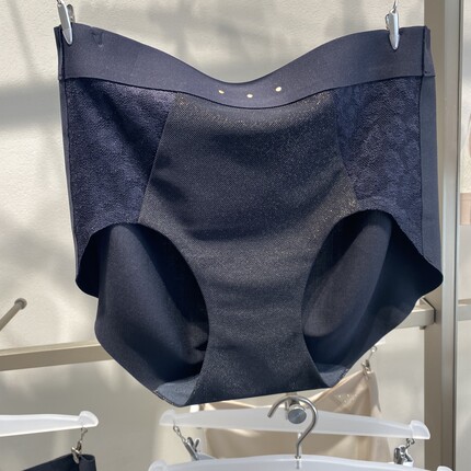 CA231891爱慕chuang25秋明动7女中腰平角裤无痕包臀舒适