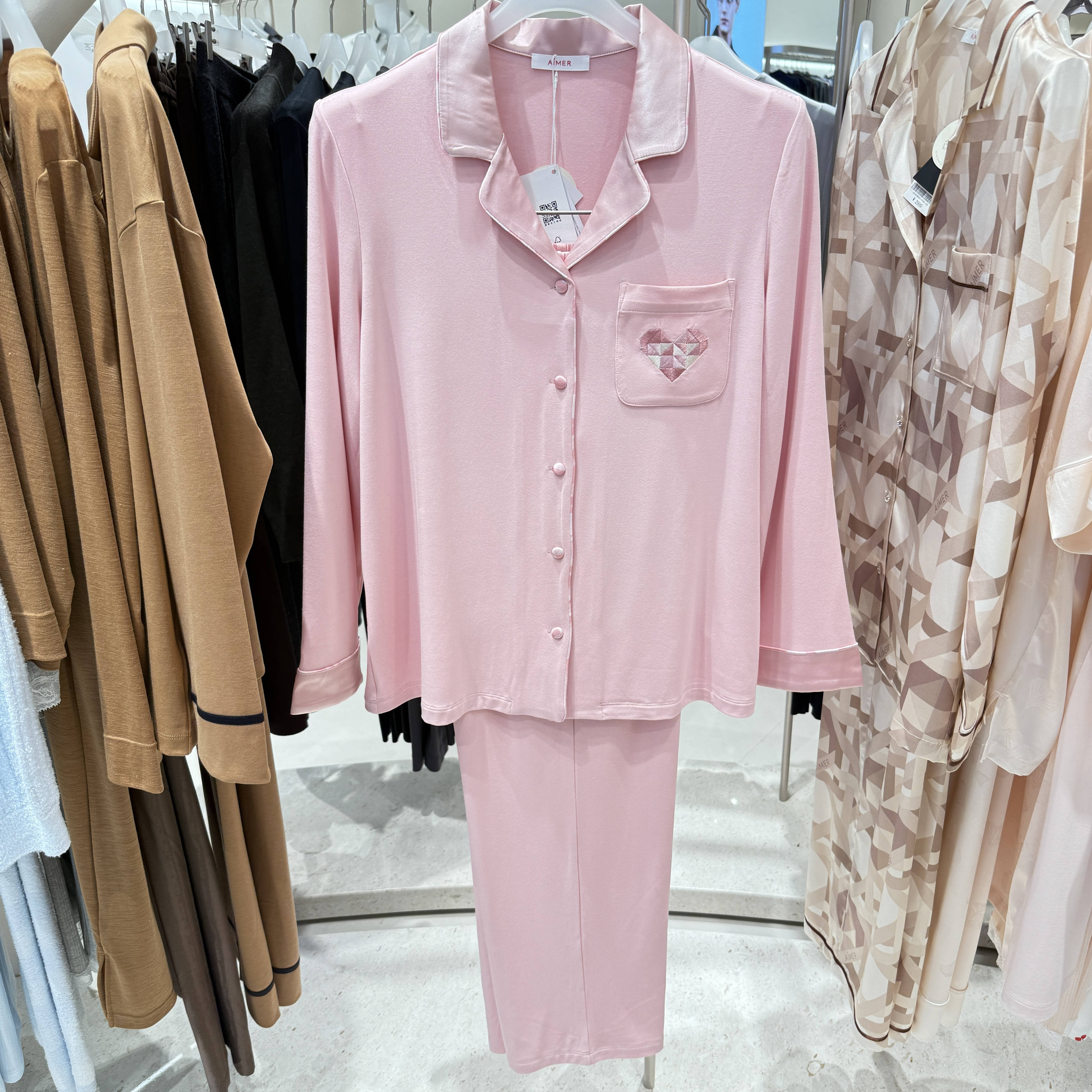 AM46B701爱慕25以爱之名牛奶丝绒长袖分身套装女士柔软家居服1699