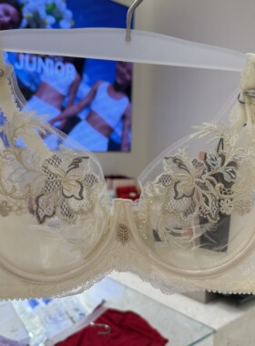 兰卡文La clover新款赞歌3/4性感蕾丝超薄文胸LC13AAQ1女。