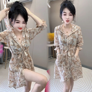 连衣裙女2024春夏新款 防晒外搭 气质女神收腰设计感两穿连帽中长款