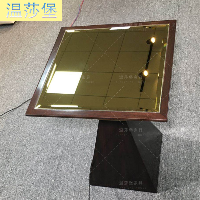 拉卡萨轻奢风客厅金色镜面边几