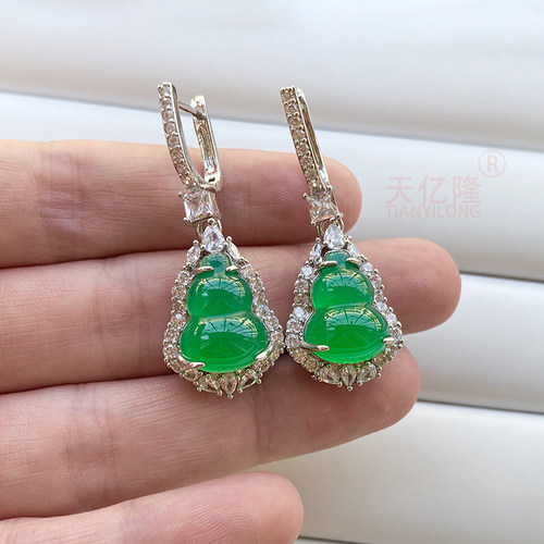 冰种玉髓玛瑙翡翠色葫芦耳坠