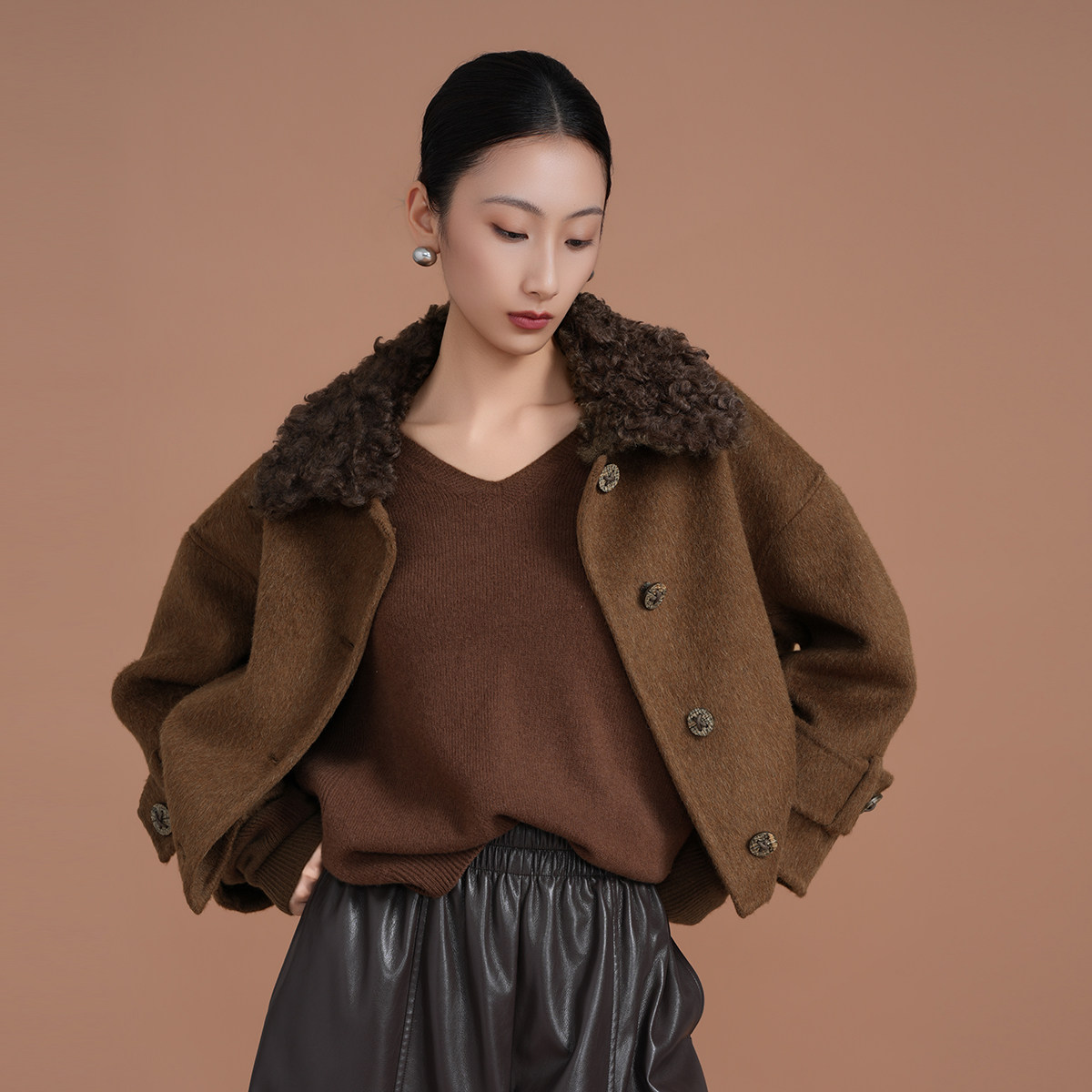 斯尔丽轻奢风羊羔毛领毛呢外套女短款设计感显瘦气质外套