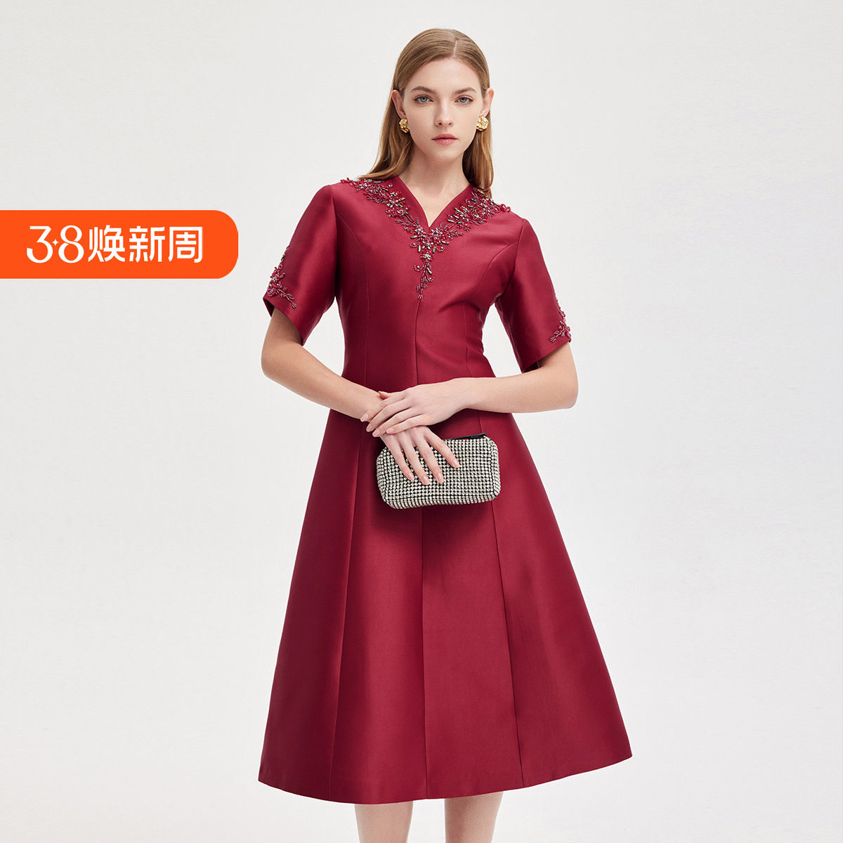 斯尔丽2024新款花瓣领型设计感华丽钉珠收腰端庄高贵礼服连衣裙