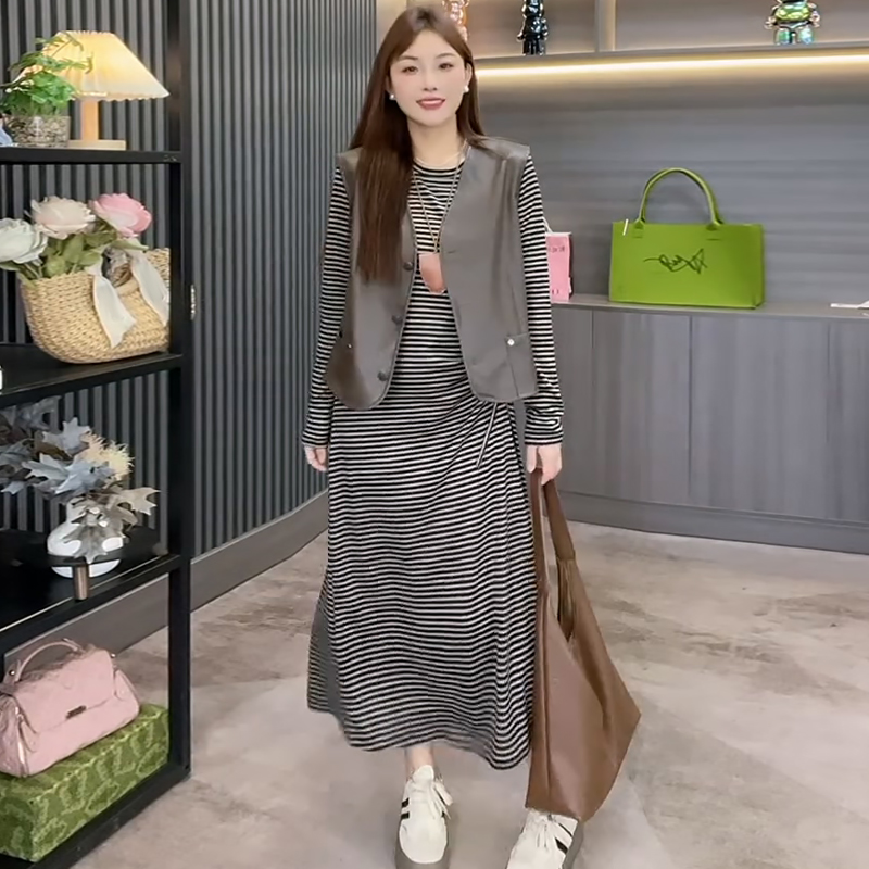大码PU皮马甲女条纹长袖连衣裙套装胖mm2025早秋新款显瘦宽松女装