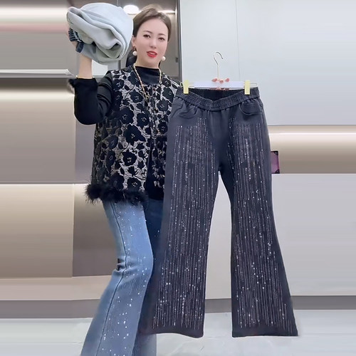 烫钻加绒牛仔裤高腰休闲微喇裤胖mm2025冬季新款宽松显瘦大码女装