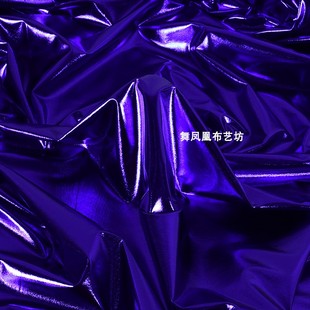 弹力针织底仿皮革闪光服装 电光紫蓝色皮料镜面亮皮烫金布料 面料