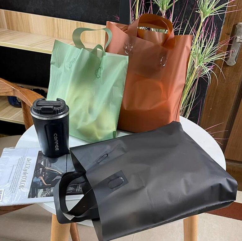 磨砂加厚半透明衣服装店手提袋子化妆礼品包装塑料袋批发印刷LOGP