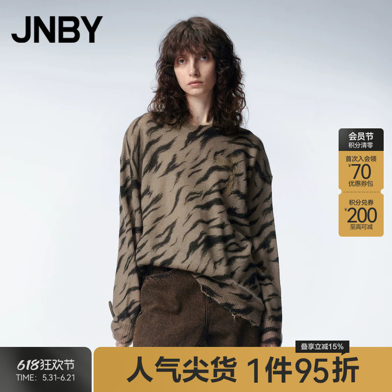 JNBY/江南布衣春秋圆领针织衫宽松休闲长款豹纹印花毛衣轻薄柔软