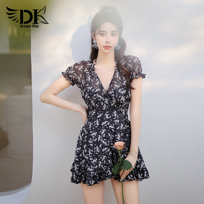 DK游泳衣女款2025新款碎花裙式连体遮肚显瘦保守小胸聚拢温泉泳装