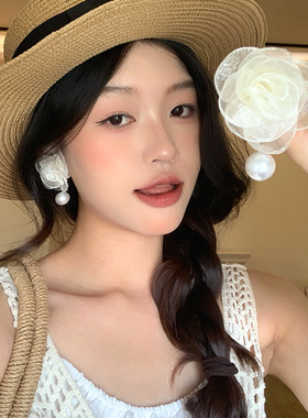 超仙白色雪纺花朵耳环女2025年新款爆款高级感耳钉海边度假风耳饰